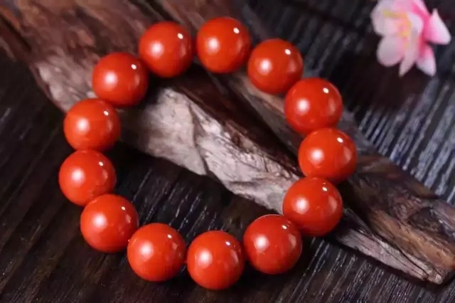 什么属相适合戴什么手链,什么属相配什么手串