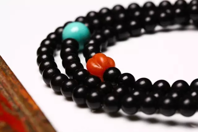 什么属相适合戴什么手链,什么属相配什么手串