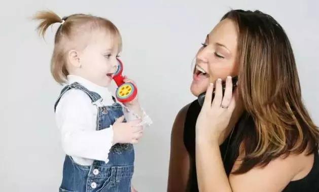 小孩玩手机看平板,看电视还是看ipad容易近视