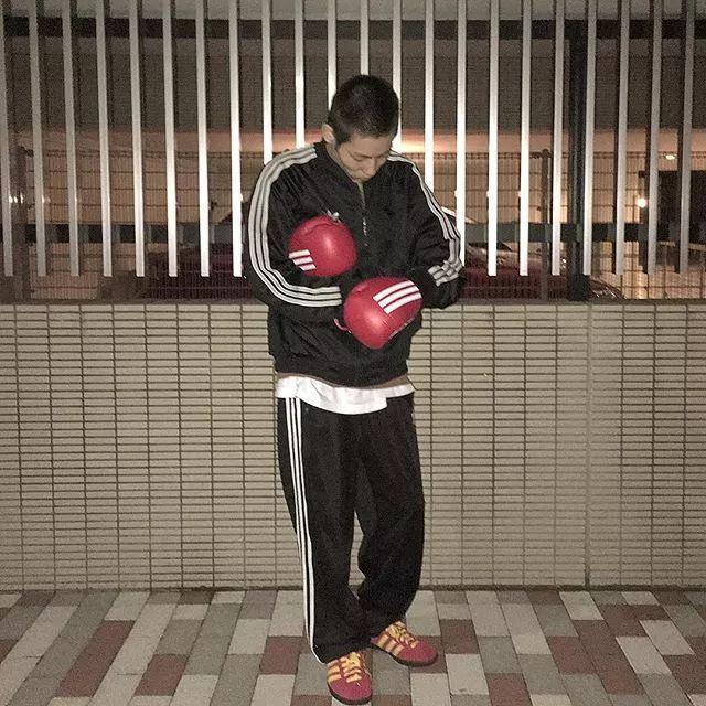 想骚还能买得起,开学这么穿让你成功撩到学妹哦