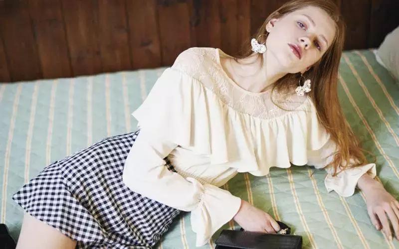 小众轻奢单鞋秋冬搭裙子,仙气裙子搭配的小白鞋推荐