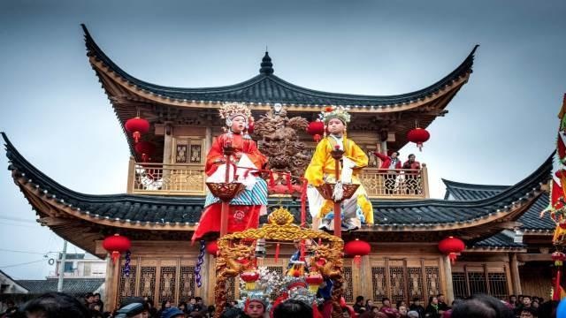 我带着你你带着钱咱们一起去旅行,我带着钱你带着我一起去旅行