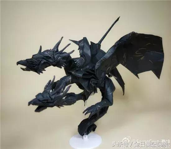 用纸折出来的能卖20万的螳螂,折纸天才秦坤一只纸螳螂卖到21万