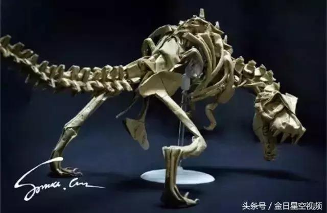 用纸折出来的能卖20万的螳螂,折纸天才秦坤一只纸螳螂卖到21万