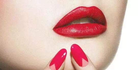 新手补妆一般用什么补,中途补妆视频教程