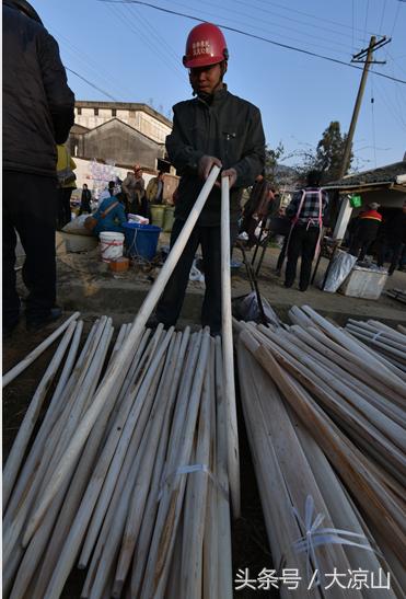 元宵节,是凉山传统农具交易日——德昌赶草坝场看你能认识多少农具?