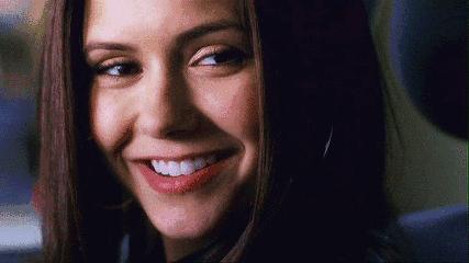 适合圆脸烫发发型女2020流行发型,适合40-50岁圆脸发型短发空气烫