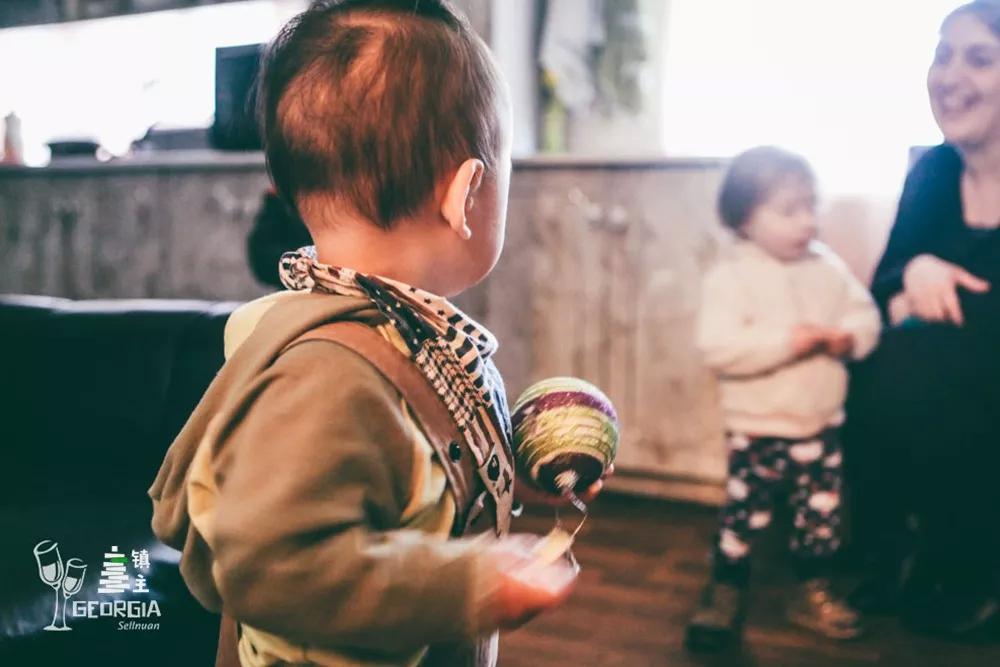 藏在山谷间的红酒小镇,藏在山谷的红酒小镇