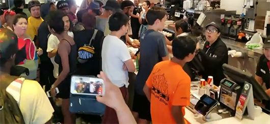 除了20万的车一包四川辣酱在美国还能换什么