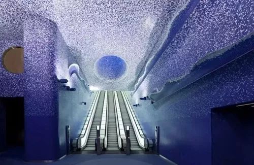 地铁外面广告是怎么弄的,地铁里你不要眨眼睛的广告