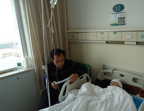 父为子千年救千人，子为父托付牌位，希望来生我们还做父子