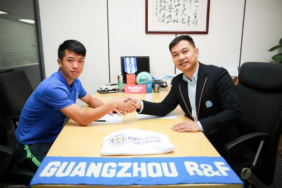 5年前拒绝恒大读大学,今晚首秀挑落恒大,他实现了普通人的梦想