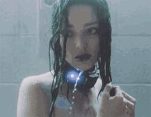 爆红网络靠一头绿发？让80万人沦陷的绝世美颜，竟是靠化妆台上的