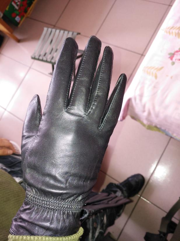 07式军服之谜:为何男款手套有绒毛女款却没有?