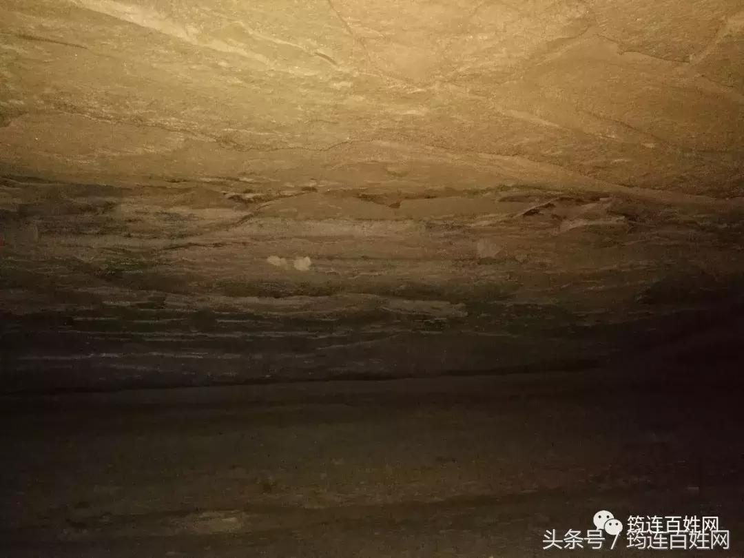 贵州女子探洞,贵州姑娘探山洞