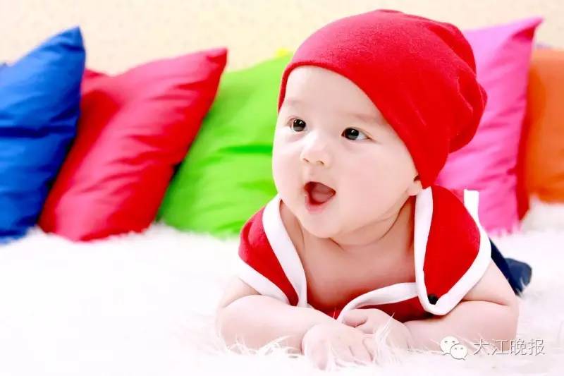 医生听到婴儿哭声,医生听到患者的声音