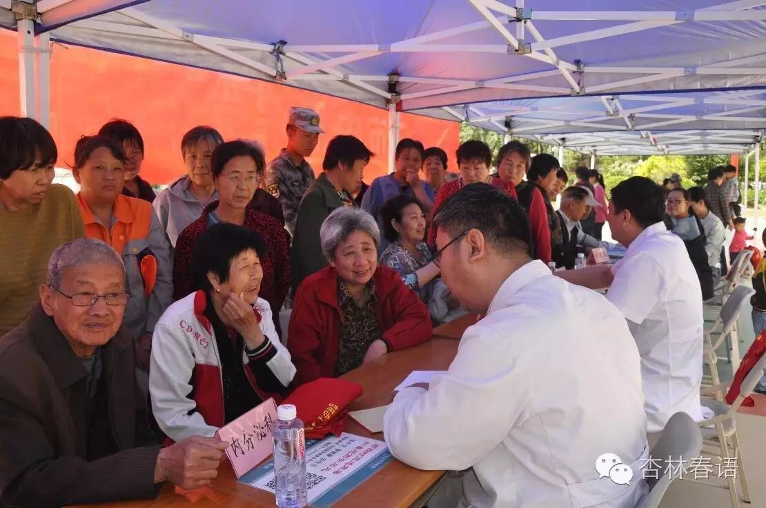 浓浓拥军情义诊进军营,军民鱼水情义诊进军营