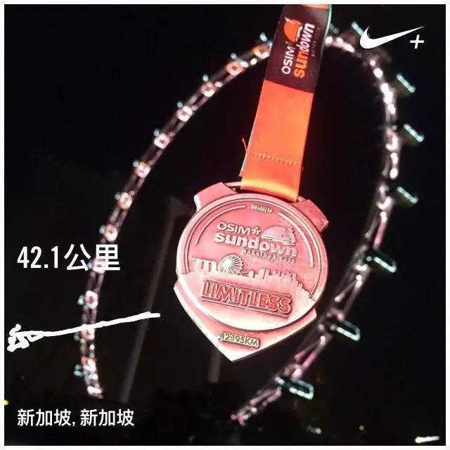 跑出一腿痱子热到炸裂!就这么铭记了新加坡日落马拉松的最美日出