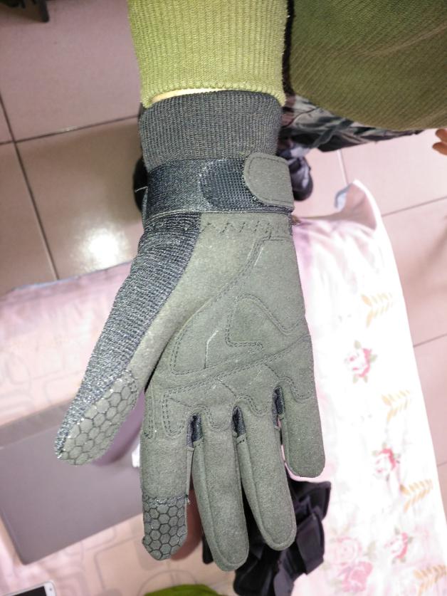 07式军服之谜:为何男款手套有绒毛女款却没有?