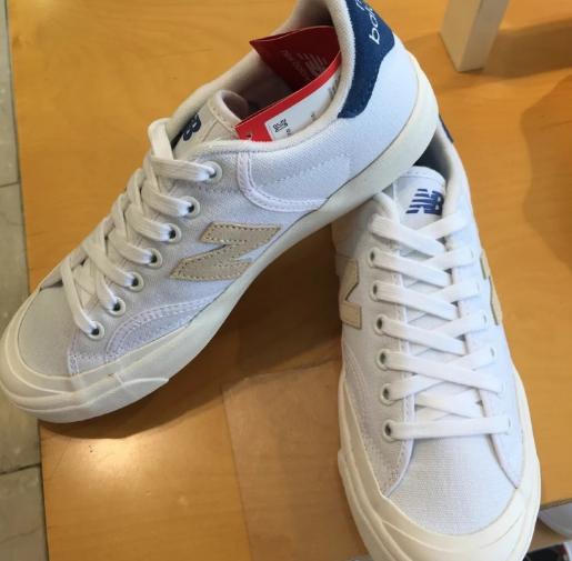 春天到了你穿什么颜色,春天到了你的小白鞋也该换新的