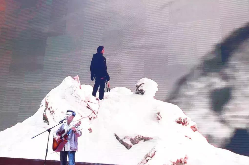 一场普通年会，惊动了中国家装之父余工*飞机打**来回助阵！