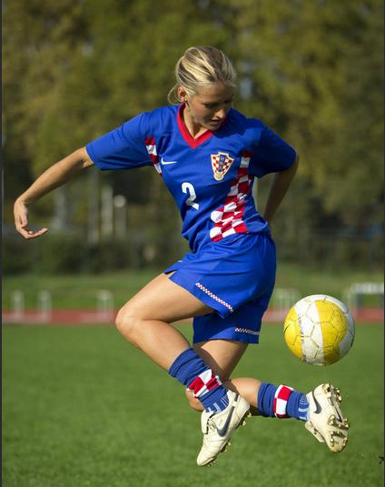 谁说女子不如男个个都是女中豪杰,谁说女子不如男是哪个英雄说的