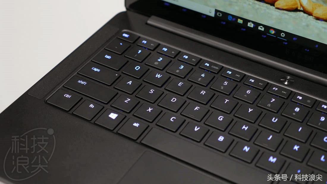 新款雷蛇灵刃潜行版评测:八代i7处理器+IGZO屏幕+10小时续航