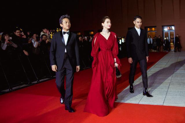 刘诗诗迪丽热巴高清美图,迪丽热巴刘诗诗红衣造型