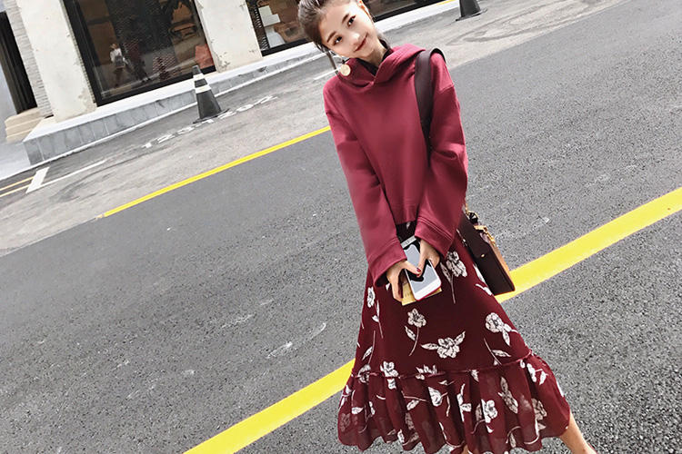 清新连衣裙英文,浪漫荷叶边美裙摇曳出万种风情