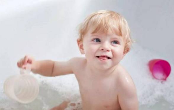 刚出生的宝宝，这6个部位千万不能洗太干净，家里有小孩的注意了