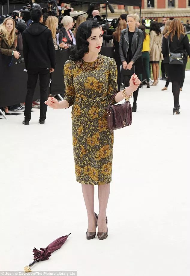 迪丽热巴同款裙子穿搭,迪丽热巴的裙子穿搭