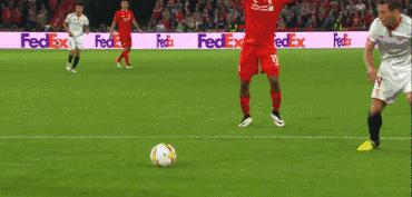 足球手球后一般怎么判罚,手球进攻有利怎么判罚