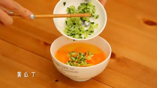 秋葵鸡蛋宝宝早餐,秋葵鸡蛋卷的做法宝宝