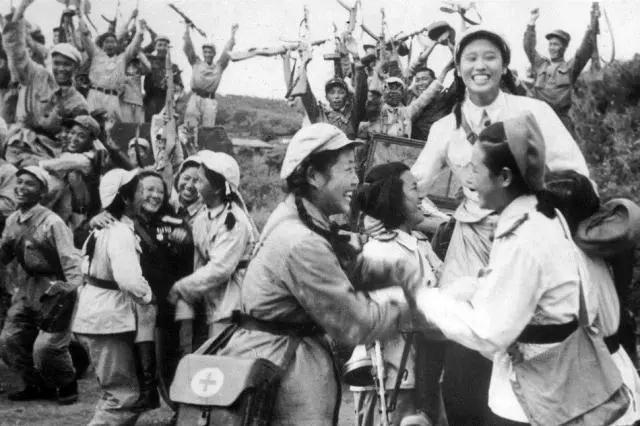 中国女兵历代军装发展,70年代的女兵服装