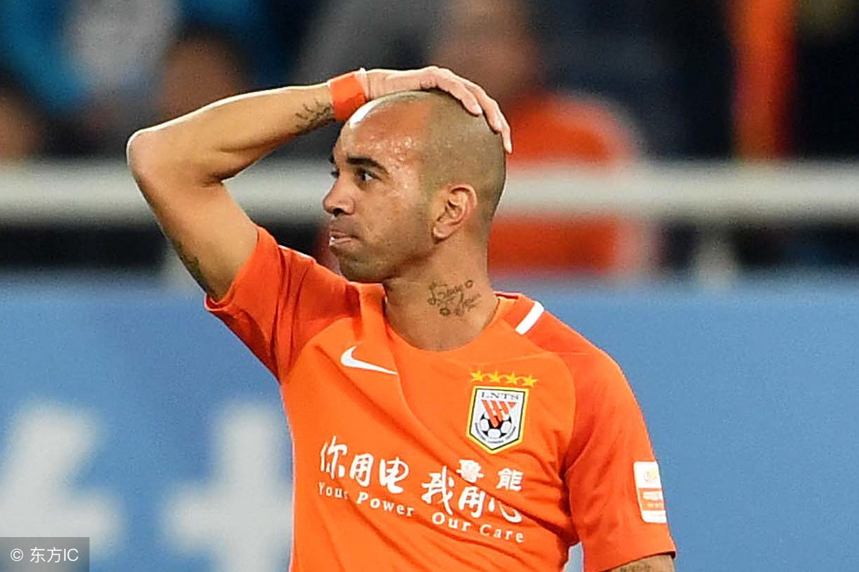 鲁能塔尔德利半场越位球,中超鲁能塔尔德利越位