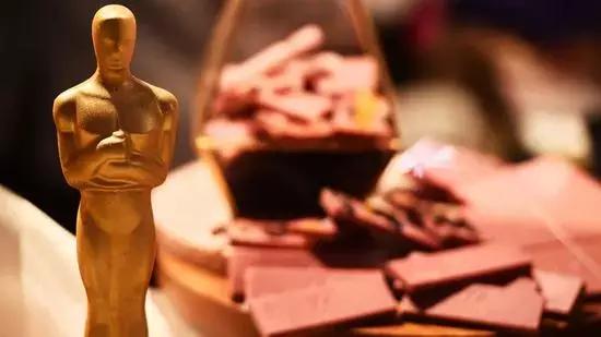 狂欢：当小金人遇上12000杯香槟