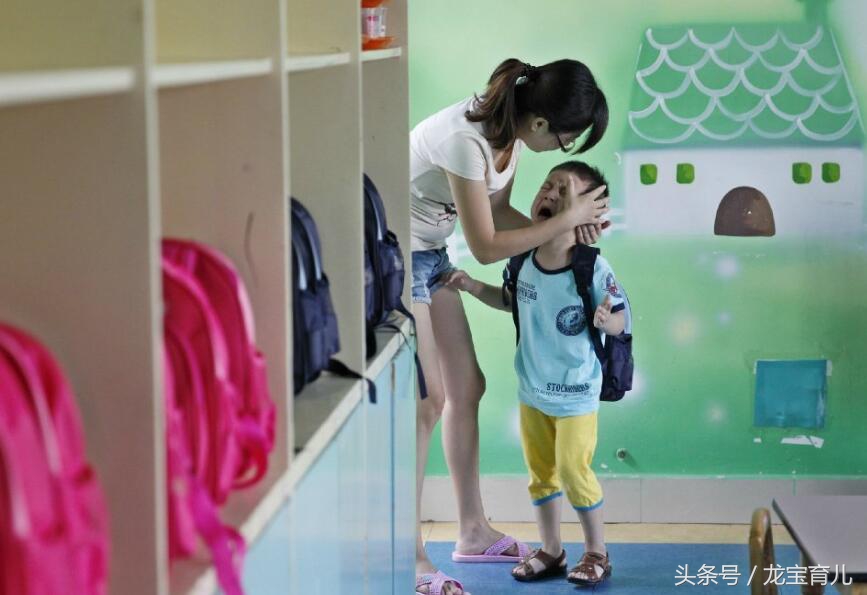 幼儿园孩子哭闹时老师怎么处理,老师如何对待上幼儿园哭闹的孩子