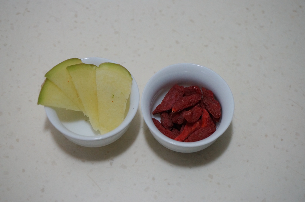 今天我狠狠心买了一只鸽子,终于知道为什么鸽子汤这么受欢迎了!