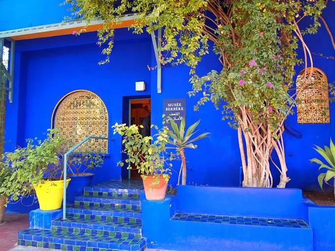 摩洛哥蓝是孔雀蓝吗,有一种蓝叫巴黎蓝