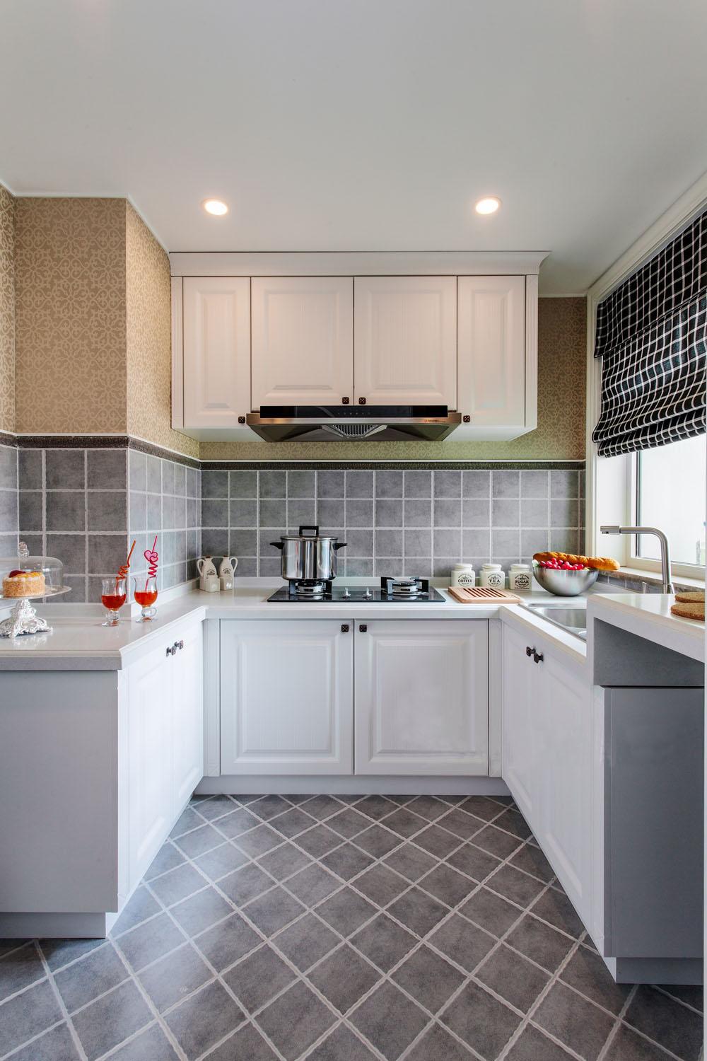 瓷砖贴完缝隙发黑,厨房瓷砖缝隙发黑一招变白