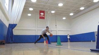 球运得好就是没法过人该怎么办,拿球时不轻易丢球的三个技巧