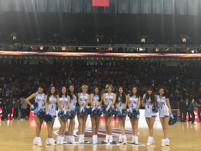 LOL高校联赛美女拉拉队专访：观众太热情啦！