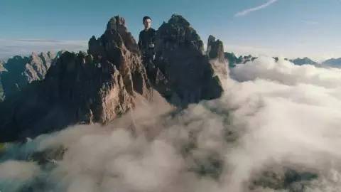 天了噜,他们的新MV这么会玩,原来玩摇滚的脑洞也很大