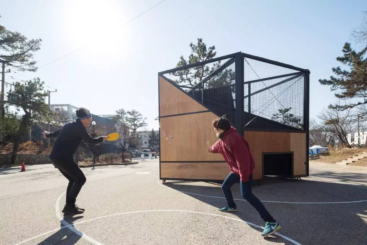 中国篮球场和网球场哪个实用,网球场标准尺寸和篮球场对比