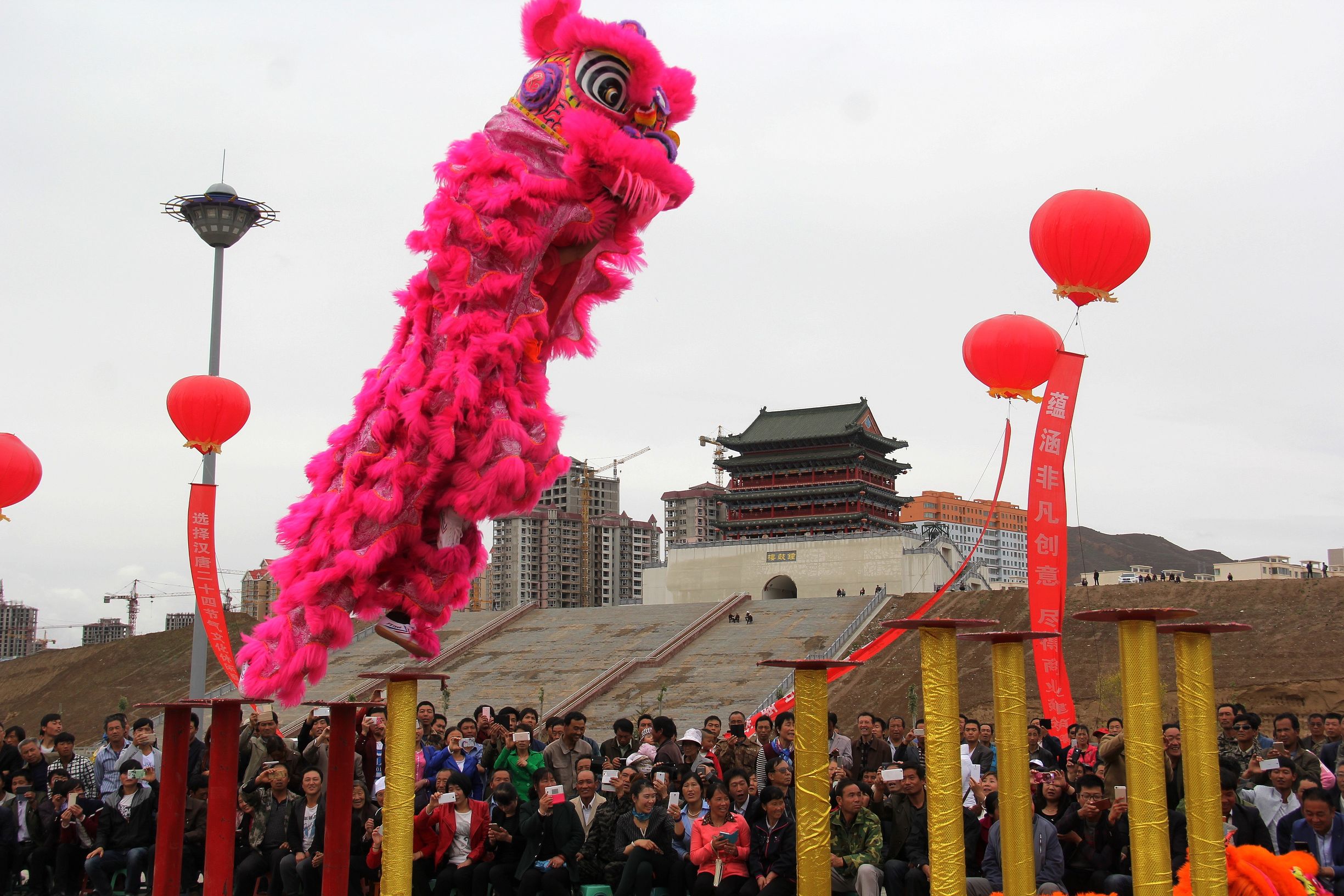 昔日丝绸路驼队阵阵显繁荣今朝OTO再起风云闹汉唐