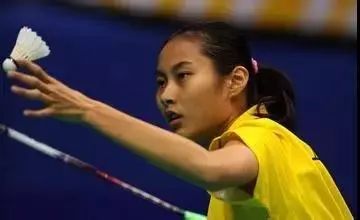 羽毛球发球五种违例怎么罚,羽毛球违例换发球权吗