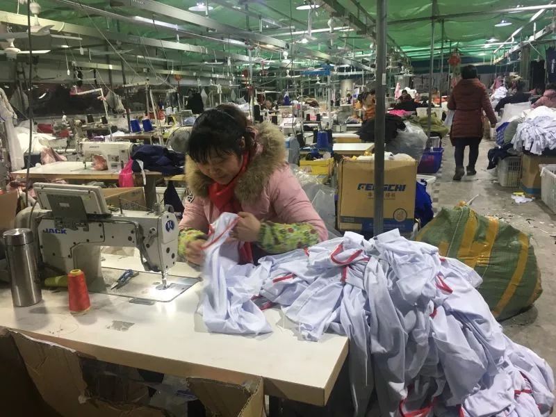 “情趣镇”女工,一群离“风情”最近的人