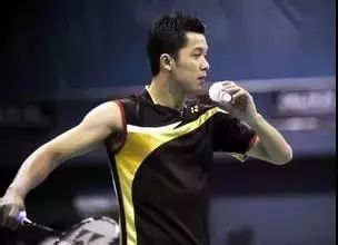 羽毛球发球五种违例怎么罚,羽毛球违例换发球权吗