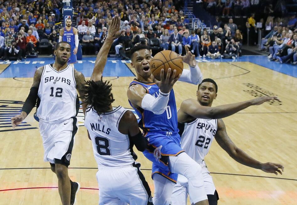 波波回应记者采访,波波调侃历史