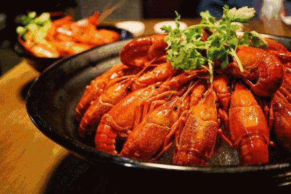 第一批吃小龙虾视频,第一个吃小龙虾的人